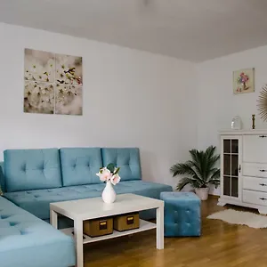 https://colossal-apartment-with-garden.bucharesthotelsnow.com